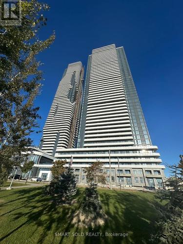 608 - 195 Commerce Street, Vaughan, ON - Outdoor