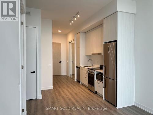 608 - 195 Commerce Street, Vaughan, ON - Indoor Photo Showing Kitchen