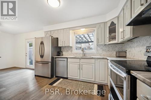 114 Chalet Crescent, London, ON - Indoor Photo Showing Kitchen