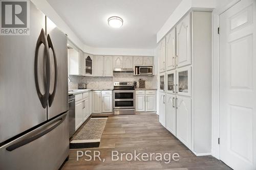 114 Chalet Crescent, London, ON - Indoor Photo Showing Kitchen