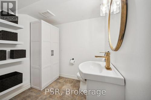 114 Chalet Crescent, London, ON - Indoor Photo Showing Bathroom