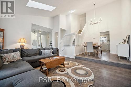 114 Chalet Crescent, London, ON - Indoor Photo Showing Living Room