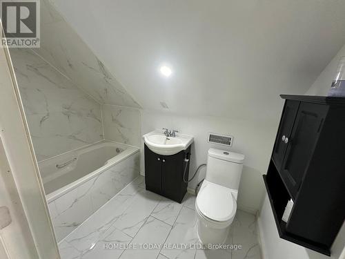 1529 Hall Avenue, Windsor, ON - Indoor Photo Showing Bathroom