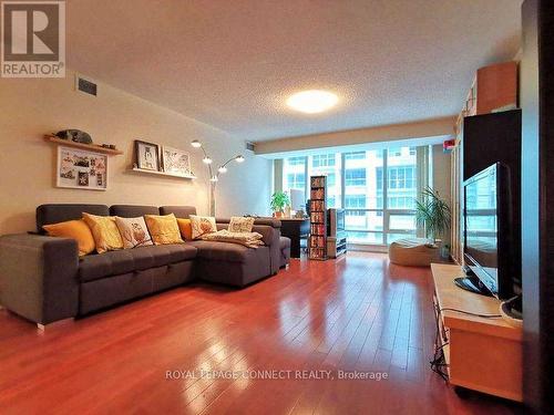 201 - 263 Wellington Street W, Toronto, ON - Indoor Photo Showing Living Room