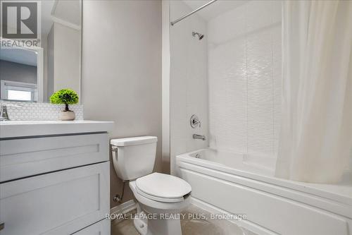 338 - 102 Grovewood Common, Oakville, ON - Indoor Photo Showing Bathroom