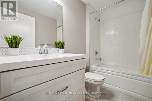 338 - 102 Grovewood Common, Oakville, ON - Indoor Photo Showing Bathroom