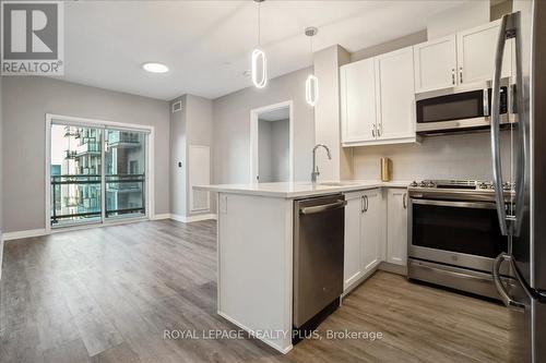 338 - 102 Grovewood Common, Oakville, ON - Indoor Photo Showing Kitchen