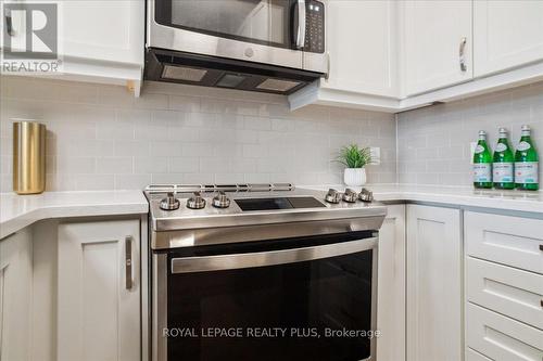 338 - 102 Grovewood Common, Oakville, ON - Indoor Photo Showing Kitchen With Upgraded Kitchen