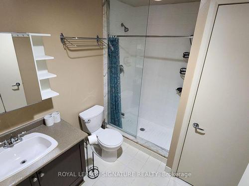 601-700 King St W, Toronto, ON - Indoor Photo Showing Bathroom