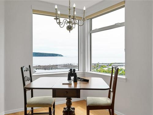 3207-27 Island Hwy South, Campbell River, BC - Indoor Photo Showing Dining Room