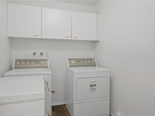 3207-27 Island Hwy South, Campbell River, BC - Indoor Photo Showing Laundry Room