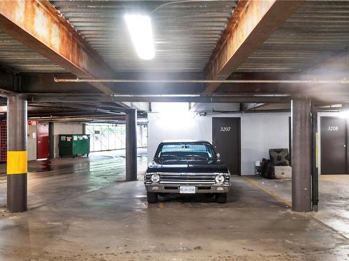 3207-27 Island Hwy South, Campbell River, BC - Indoor Photo Showing Garage