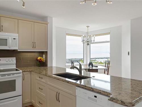 3207-27 Island Hwy South, Campbell River, BC - Indoor Photo Showing Kitchen With Double Sink