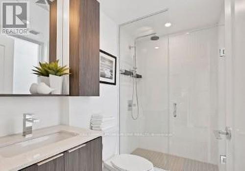 304 - 65 Annie Craig Drive, Toronto, ON - Indoor Photo Showing Bathroom