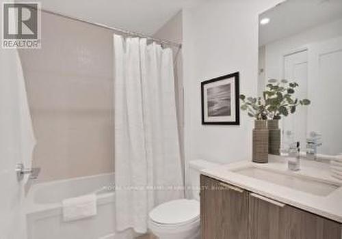 304 - 65 Annie Craig Drive, Toronto, ON - Indoor Photo Showing Bathroom