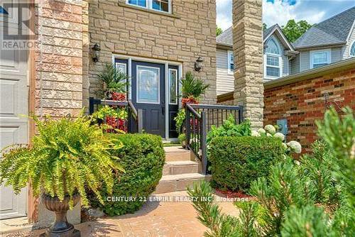 230 Doon Mills Drive, Kitchener, ON - Outdoor