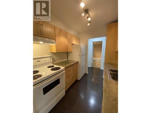 201 9320 Parksville Drive, Richmond, BC - Indoor Photo Showing Kitchen