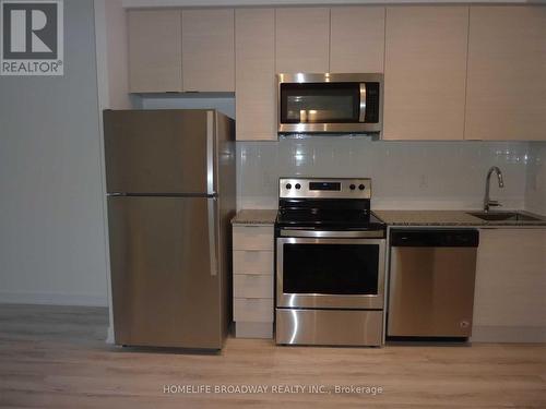 538 - 621 Sheppard Avenue E, Toronto, ON - Indoor Photo Showing Kitchen With Stainless Steel Kitchen