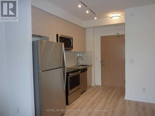 538 - 621 Sheppard Avenue E, Toronto, ON - Indoor Photo Showing Kitchen