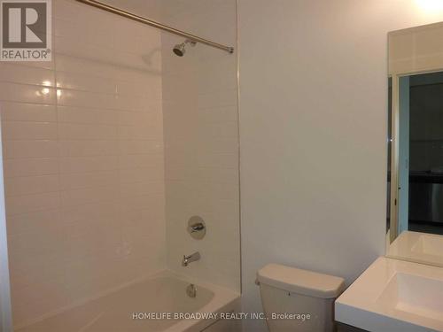 538 - 621 Sheppard Avenue E, Toronto, ON - Indoor Photo Showing Bathroom