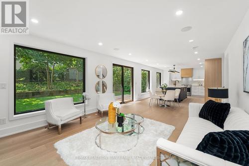 593 Cummer Avenue, Toronto, ON - Indoor Photo Showing Living Room