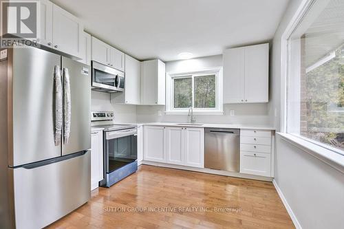 537 Huronia Road, Barrie, ON - Indoor Photo Showing Kitchen With Upgraded Kitchen