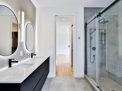 Ensuite bathroom - 