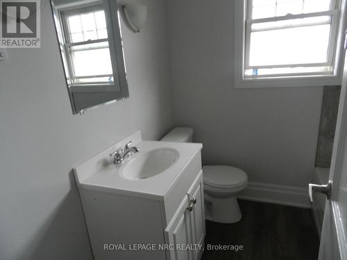 Unit 1 - 6891 Lundy'S Lane Lane N, Niagara Falls (215 - Hospital), ON - Indoor Photo Showing Bathroom