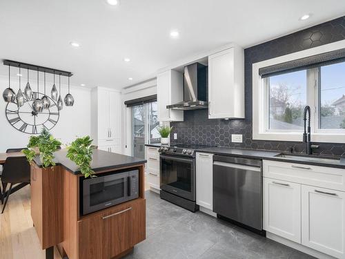 Kitchen - 6179 Rue Des Mûriers, Longueuil (Saint-Hubert), QC - Indoor Photo Showing Kitchen With Upgraded Kitchen