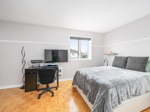 Bedroom - 6179 Rue Des Mûriers, Longueuil (Saint-Hubert), QC - Indoor Photo Showing Bedroom