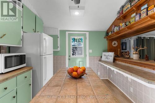 2 Auditorium Circle, Grimsby (540 - Grimsby Beach), ON - Indoor Photo Showing Kitchen