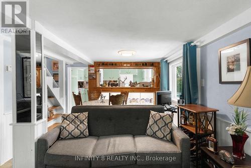 2 Auditorium Circle, Grimsby (540 - Grimsby Beach), ON - Indoor Photo Showing Living Room