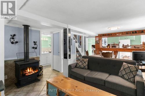 2 Auditorium Circle, Grimsby (540 - Grimsby Beach), ON - Indoor Photo Showing Living Room