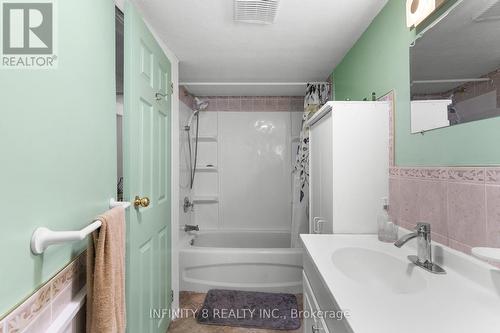 2 Auditorium Circle, Grimsby (540 - Grimsby Beach), ON - Indoor Photo Showing Bathroom