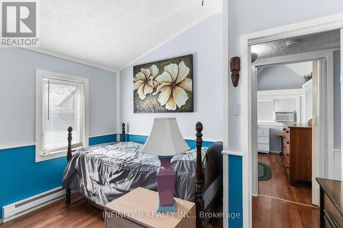 2 Auditorium Circle, Grimsby (540 - Grimsby Beach), ON - Indoor Photo Showing Bedroom