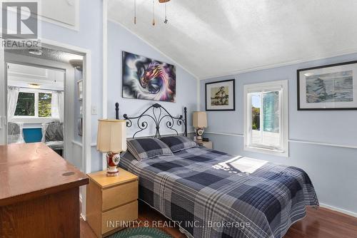 2 Auditorium Circle, Grimsby (540 - Grimsby Beach), ON - Indoor Photo Showing Bedroom