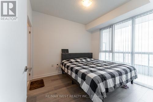 919 - 38 Honeycrisp Crescent, Vaughan, ON - Indoor Photo Showing Bedroom