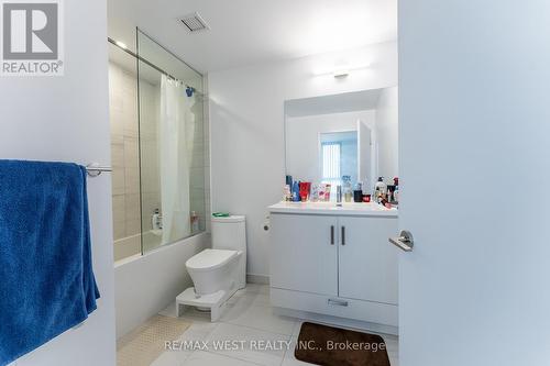 919 - 38 Honeycrisp Crescent, Vaughan, ON - Indoor Photo Showing Bathroom