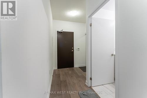 919 - 38 Honeycrisp Crescent, Vaughan, ON - Indoor Photo Showing Other Room