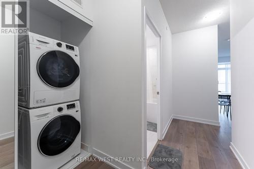 919 - 38 Honeycrisp Crescent, Vaughan, ON - Indoor Photo Showing Laundry Room