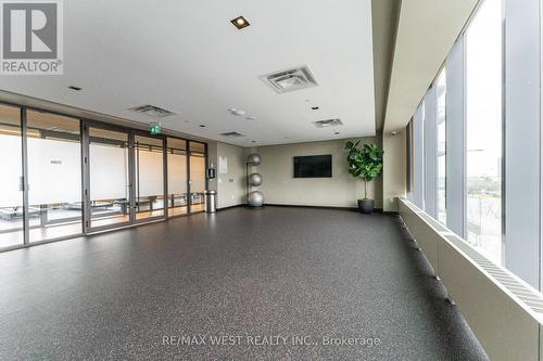 919 - 38 Honeycrisp Crescent, Vaughan, ON - Indoor Photo Showing Other Room