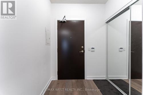 919 - 38 Honeycrisp Crescent, Vaughan, ON - Indoor Photo Showing Other Room