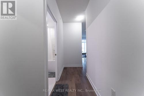 919 - 38 Honeycrisp Crescent, Vaughan, ON - Indoor Photo Showing Other Room