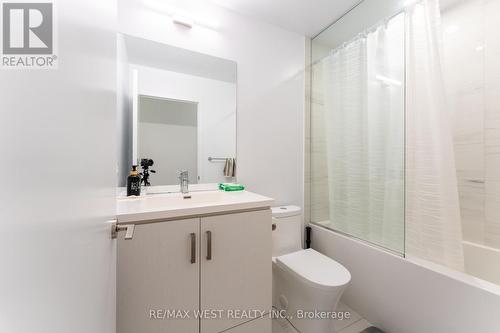 919 - 38 Honeycrisp Crescent, Vaughan, ON - Indoor Photo Showing Bathroom