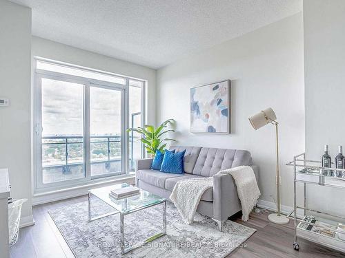 1812-50 Ann O'Reilley Rd, Toronto, ON - Indoor Photo Showing Living Room