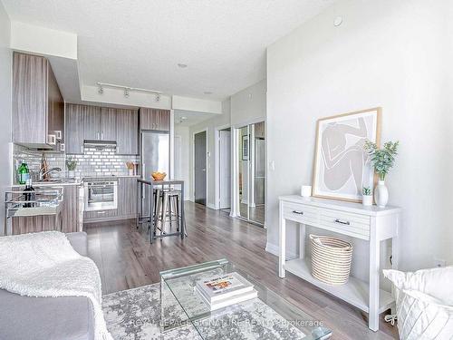 1812-50 Ann O'Reilley Rd, Toronto, ON - Indoor Photo Showing Living Room