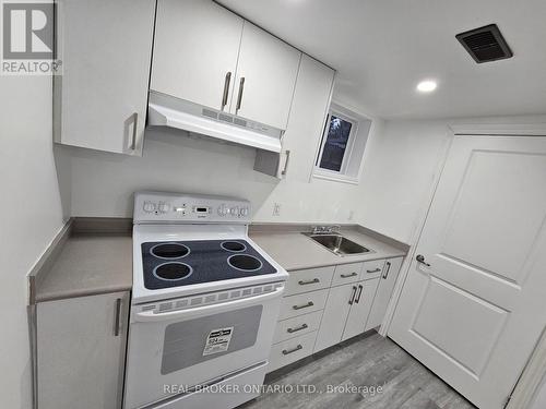 Bsmt - 167 Steel Street, Barrie, ON - Indoor Photo Showing Kitchen