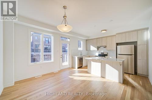 3034 Bramall Crescent, Oakville, ON - Indoor Photo Showing Kitchen