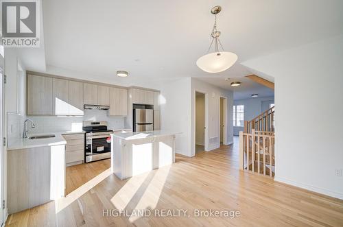 3034 Bramall Crescent, Oakville, ON - Indoor Photo Showing Kitchen