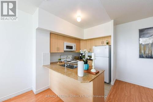 716 - 7405 Goreway Drive, Mississauga, ON - Indoor Photo Showing Kitchen With Double Sink